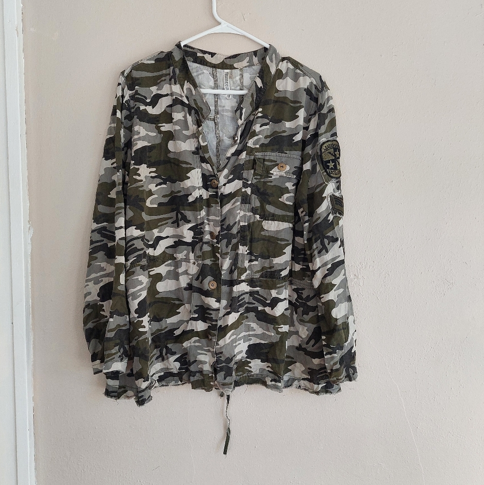 Monoreno M Women's Camo shirt